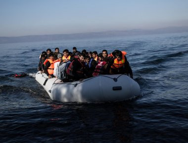 Η ακτοφυλακή της Λιβύης σταμάτησε 906 μετανάστες που είχαν επιβιβαστεί σε βάρκες